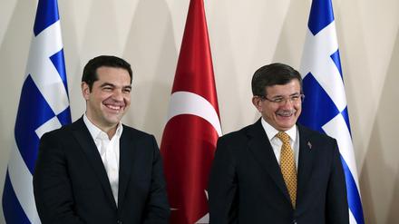 Griechenlands Ministerpräsident Alexis Tsipras und Türkeis Regierungschef Ahmet Davutoglu. 
