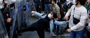 Die türkische Polizei soll Demonstrationen der Studierenden an der Bosporus-Universität in Istanbul eindämmen.