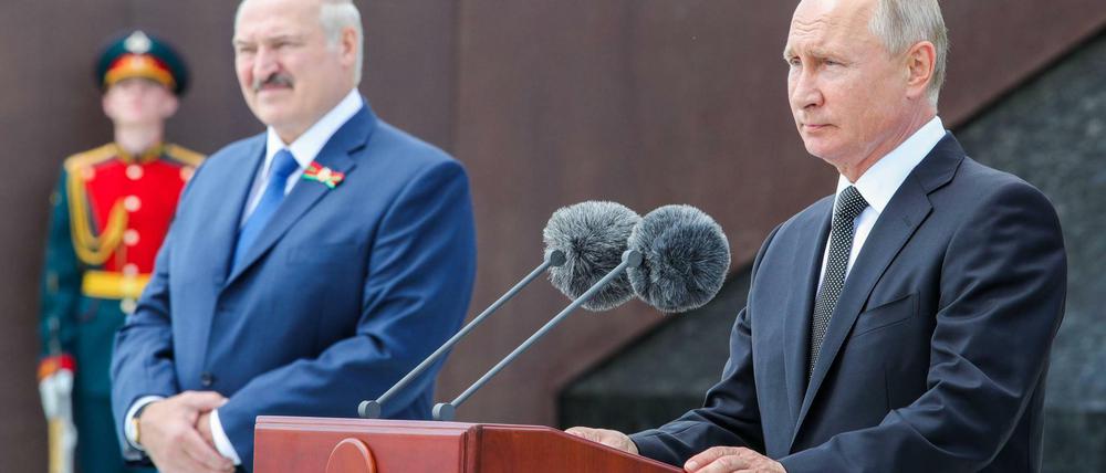 Der belarussische Präsident Alexander Lukaschenko (links) und sein russischer Amtskollege Wladimir Putin.