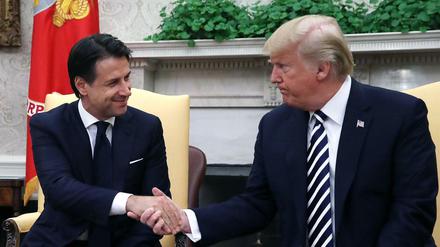 Der italienische Präsident Giuseppe Conte und US-Präsident Donald Trump im Oval Office im Weißen Haus.