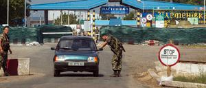 Ein ukrainischer Grenzsoldat an der ukrainisch-russischen Grenze (2014).
