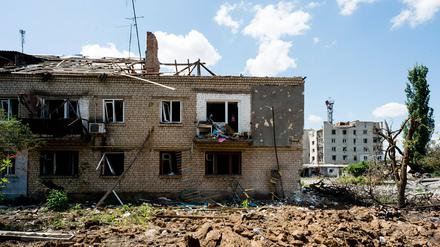 Zerstörtes Haus in der Stadt Mykolajiw, die nahe des russisch besetzten Cherson liegt. 