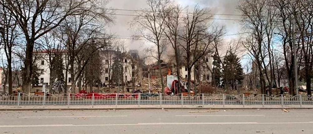 Das nach Beschuss beschädigte Schauspielhaus in Mariupol.