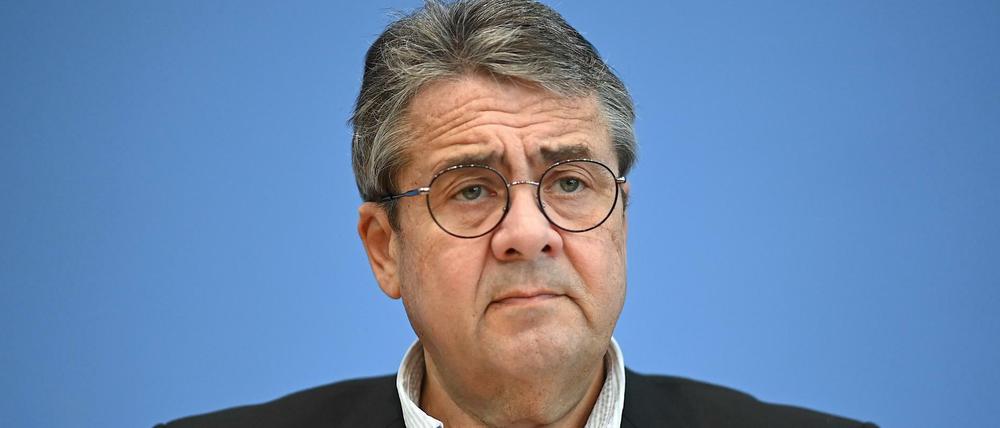 Sigmar Gabriel (SPD), Vorsitzender der Atlantik-Brücke e.V., bei einer Pressekonferenz im Oktober 2020