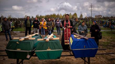 Eine Beerdigung in Butscha, einem Vorort der ukrainischen Hauptstadt Kiew