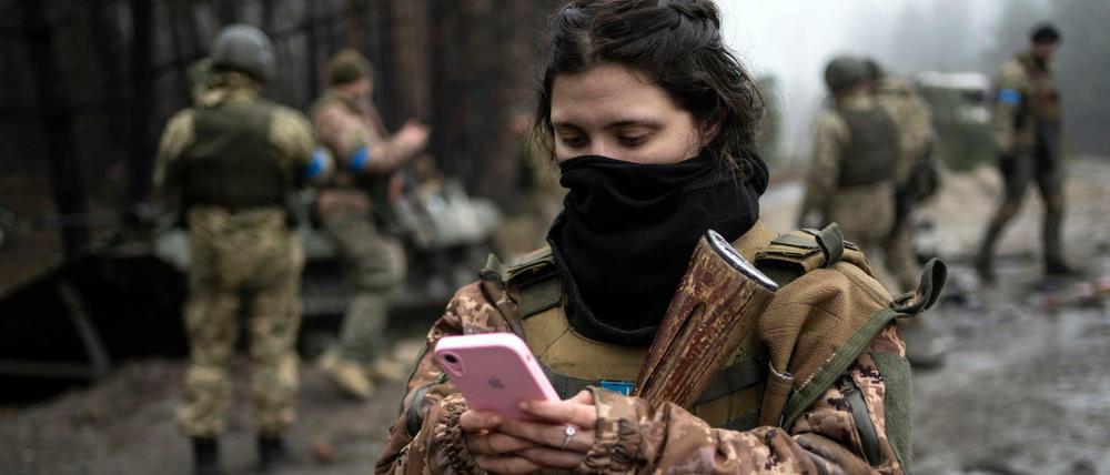Ukrainische Soldaten erhalten über Chatbots Hinweise von Zivilisten über Aufenthaltsorte russischer Truppen.