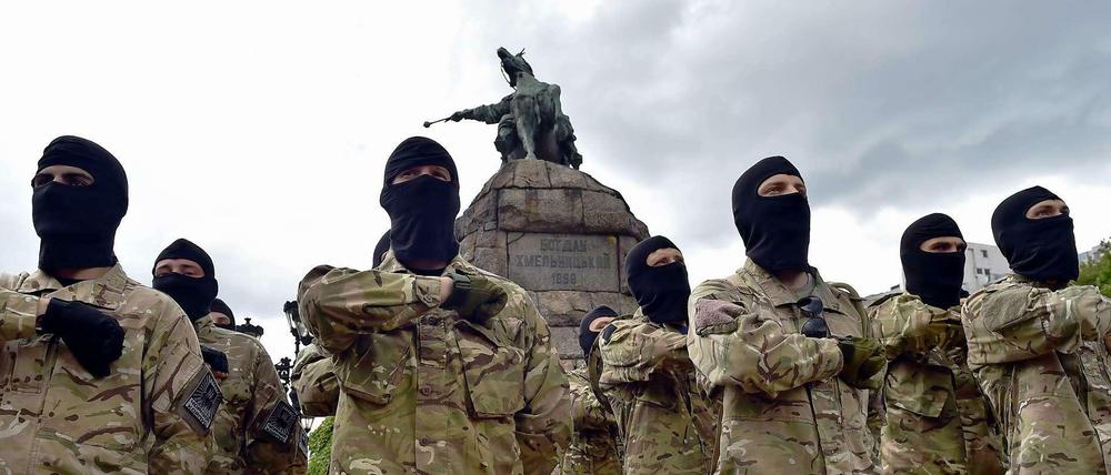 Brüchige Waffenruhe: Ukrainische Rekruten bei einer Vereidigungszeremonie. 
