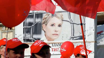 Die Inhaftierung und die Umstände der Haft der ehemaligen Regierungschefin Julia Timoschenko sorgen für diplomatische Zerwürfnisse zwischen der Ukraine und der EU im Vorfeld der Fußball-Europameisterschaft.