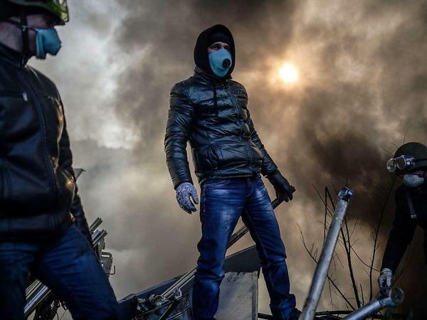Auch am Freitag liefern sich Oppositionelle und Sicherheitskräfte wieder Gefechte in Kiew.
