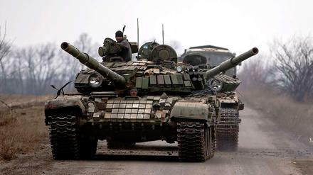 Pro-russische Separatisten mit Panzern im Osten der Ukraine
