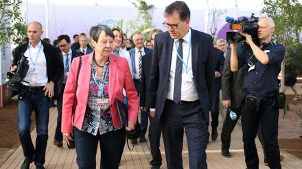 Umweltministerin Barbara Hendricks (vorne, SPD) und Entwicklungsminister Gerd Müller (r, CSU) nehmen an der UN Klimakonferenz COP22 in Marrakesch, Marokko, teil. 