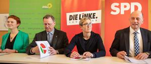 Koalitionäre: Ann-Sophie Bohm-Eisenbrandt (Bündnis90/Die Grünen), Bodo Ramelow, Susanne Hennig-Wellsow (beide Die Linke) sowie Wolfgang Tiefensee (SPD). 