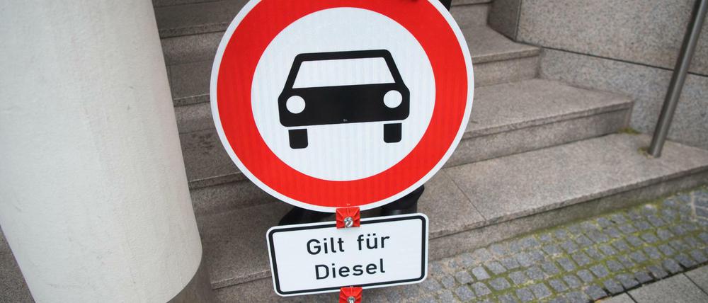 Bald verbannt? Für Diesel-Fahrzeuge könnten Fahrverbote in Innenstädten kommen.