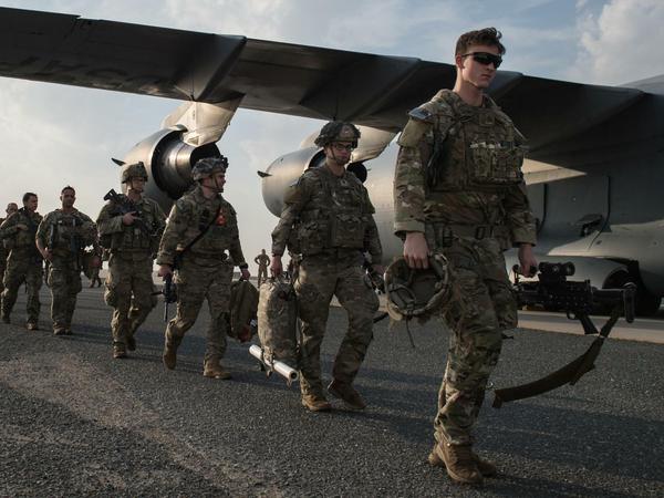 Fallschirmjäger der amerikanischen Streikräfte kommen am 02.01.2020 auf der Ali Al Salem Air Base in Kuwait an.