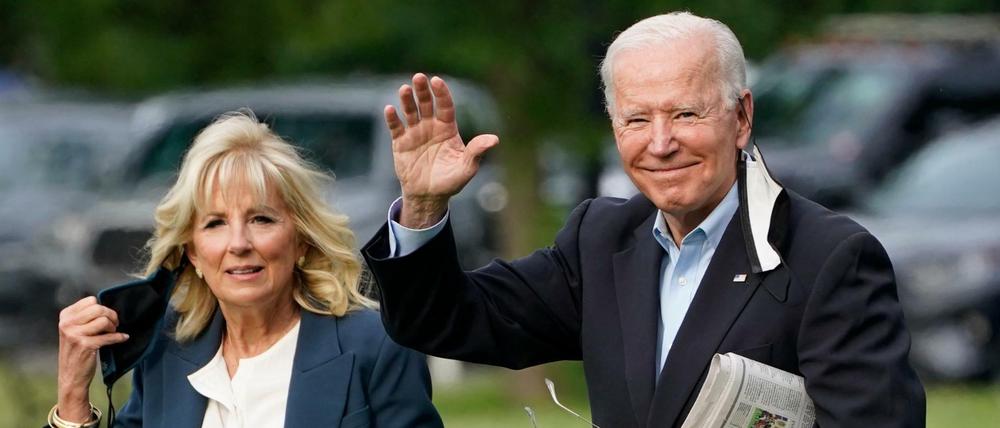 US-Präsident Joe Biden und seine Frau Jill Biden vor dem Abflug nach Europa. 