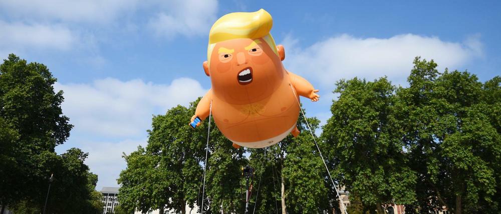 Beim Staatsbesuch des amerikanischen Präsidenten soll wieder ein Protestballon in Form eines mürrischen Babys in Windeln fliegen. Das „Trump Baby“ ist schon 2018 über London in die Luft gegangen.