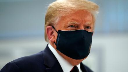 Ein seltener Anblick: US-Präsident Donald Trump mit Maske