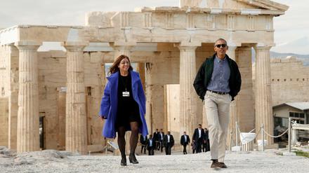 Bummeln auf der Akropolis. US-Präsident Barack Obama besuchte mit Eleni Banou vom griechischen Kulturministerium den Pantheon. 