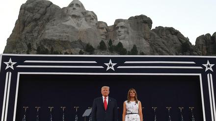 US-Präsident Donald Trump und First Lady Melania Trump am Mount Rushmore