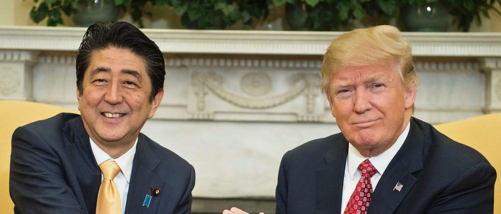 US-Präsident Trump und Japans Ministerpräsident Abe bei einem Treffen im Februar 2017