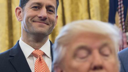 Der Mann hinter Donald Trump: Von Repräsentantenhaussprecher Paul Ryan fühlt sich der US-Präsident nicht genug unterstützt.