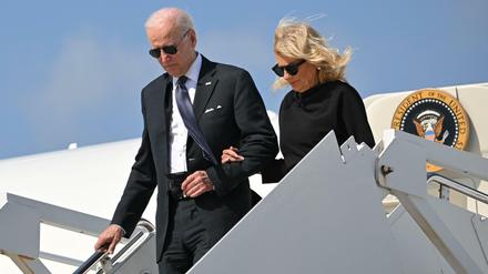 US-Präsident Joe Biden und die First Lady Jill Biden kommen in Texas an.