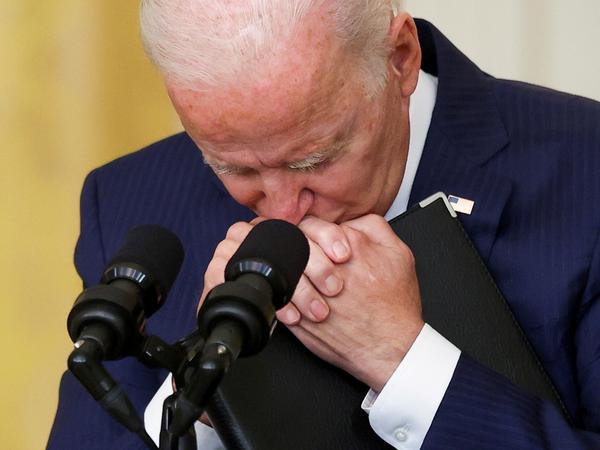 Ein Präsident ringt um Fassung: Joe Biden am Donnerstagabend im Weißen Haus. 
