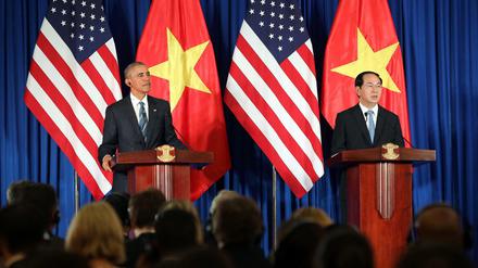 US-Präsident Barack Obama hat bei seinem ersten Besuch in Vietnam ein seit 50 Jahren bestehendes Waffenembargo aufgehoben.