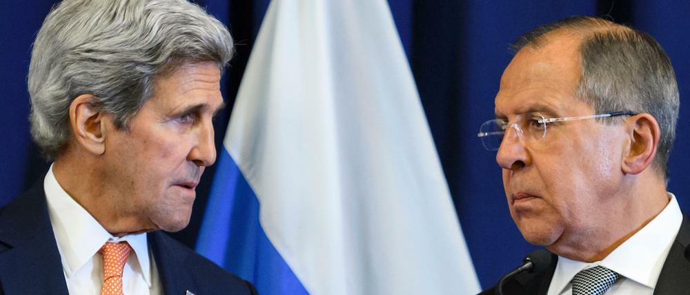 US-Außenminister John Kerry und sein russischer Kollege Sergej Lawrow nach Ende der Gespräche in der Nacht zu Samstag in Genf.
