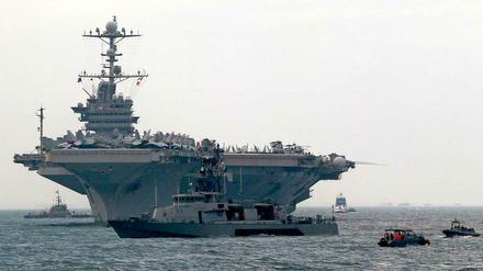 Der US-Verteidigungsminister Chuck Hagel sagte, dass sich das Militär für einen möglichen Einsatz in Syrien vorbereite. Laut CNN sei die Flottenpräsenz der USA im östlichen Mittelmeer bereits verstärkt worden.