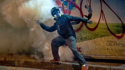 Ein Regierungsgegner auf den Straßen Caracas'. Gewalt gehört dort inzwischen leider zum Alltagsbild.
