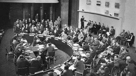 Die UN-Vollversammlung verabschiedet am 10.12.1948 die Erklärung der Menschenrechte.