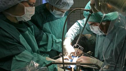 Lebensrettend: Am Uni-Klinikum Jena wird einem Organspender eine Niere entnommen.