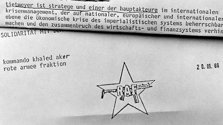 Am 21.09.1988 bekannte sich ein "Kommando Khaled Aker" der RAF in einem bei der Deutschen Presse-Agentur in Bonn eingegangenen Bekennerschreiben zu dem Anschlag auf Tietmeyer und dessen Fahrer.