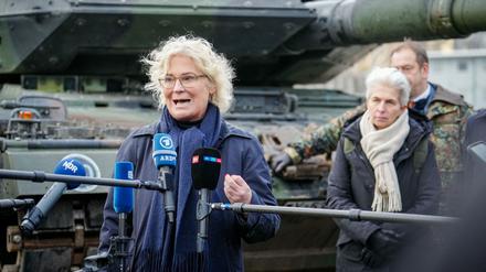 Christine Lambrecht (SPD), Bundesministerin der Verteidigung, bei ihrem Besuch in Litauen.