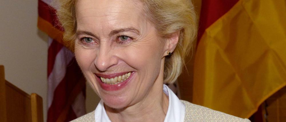 Verteidigungsministerin Ursula von der Leyen (CDU) lächelt am 09.03.2016. 