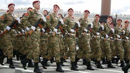 Zum "Tag des Sieges" am 9.Mai marschieren russische Soldaten in Moskau.