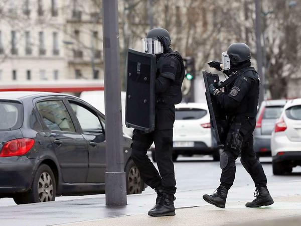Polizisten in der Nähe der Porte de Vincennes.