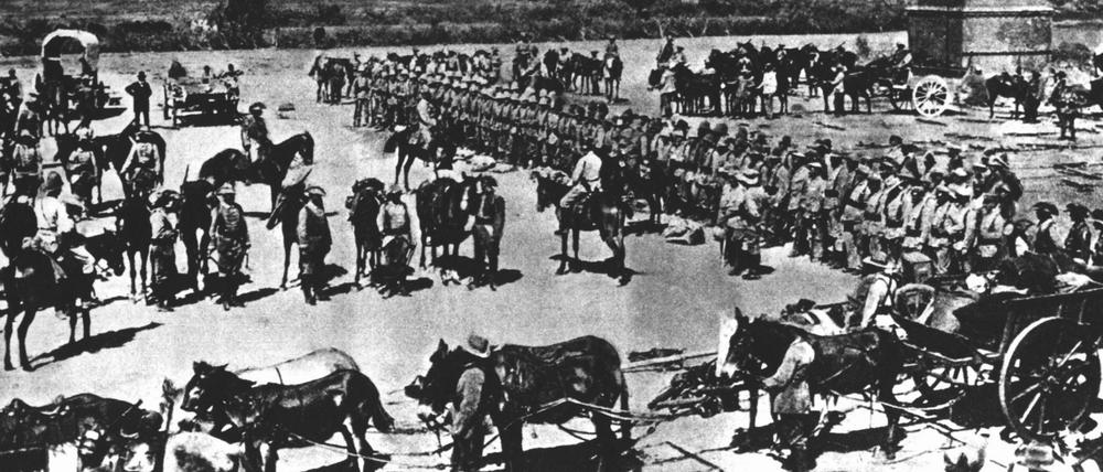 Vor dem Kampf gegen die Hereros wird die 2. Marine-Feldkompanie eingesegnet. (Archivfoto von 1904). 