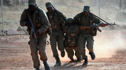 Malische Soldaten bei einer Übung im Jahr 2014.