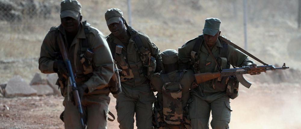 Malische Soldaten bei einer Übung im Jahr 2014.