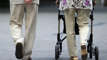 Oft nicht nur auf gesetzliche Rente angewiesen: Senioren in Deutschland.