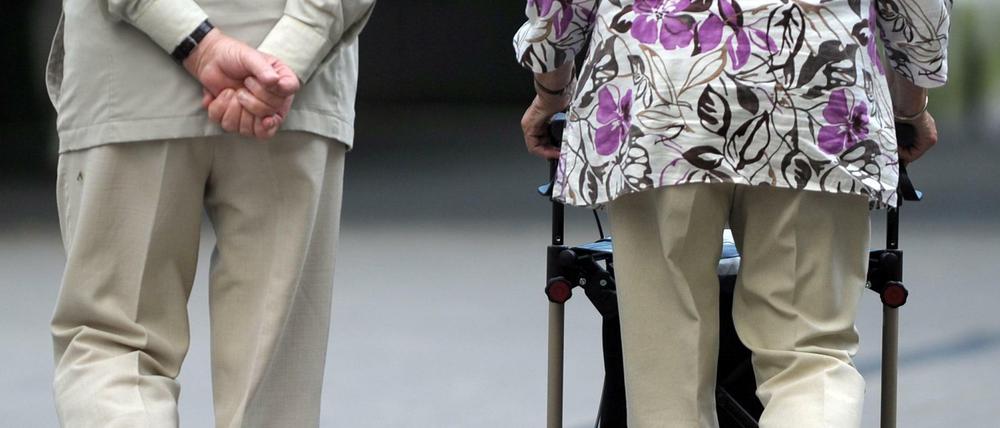 Oft nicht nur auf gesetzliche Rente angewiesen: Senioren in Deutschland.
