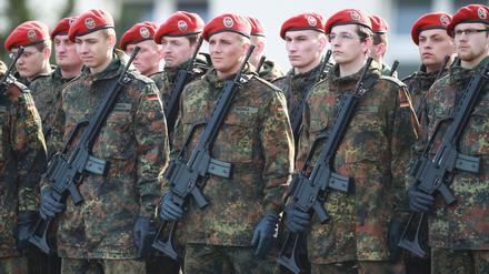 Die Bundeswehr ist 25 Jahre kontinuierlich geschrumpft, jetzt wird sie wieder um tausende Soldaten vergrößert.