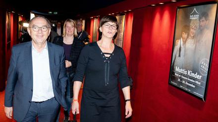 Sie sollen der SPD den Weg in die Zukunft zeigen: Norbert Walter-Borjans und Saskia Esken.