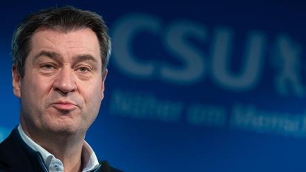 09.11.2020, Bayern, München: Markus Söder (CSU), Parteivorsitzender und Ministerpräsident von Bayern, gibt vor Beginn der CSU-Vorstandssitzung in der Parteizentrale ein Pressestatement.