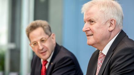 Horst Seehofer neben Hans-Georg Maaßen, dem Präsidenten des Bundesamtes für Verfassungsschutz