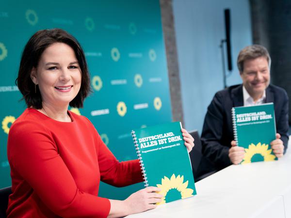 Ihren guten Start bestreiten auch die Sozialdemokraten nicht: Grünen-Parteichefs Annalena Baerbock und Robert Habeck.