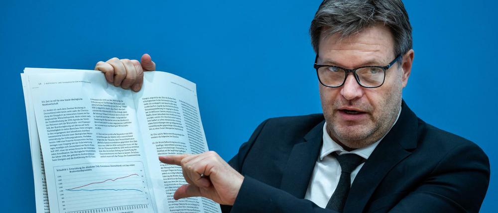 Robert Habeck (Bündnis 90/Die Grünen), Bundesminister für Wirtschaft und Klimaschutz, stellte am Mittwoch den Jahreswirtschaftsbericht 2022 vor. 
