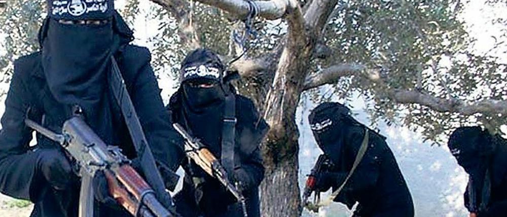 In den Reihen der Terrormiliz „Islamischer Staat“ kämpften auch Frauen mit der Waffe in der Hand. 